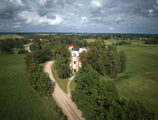 Valles luterāņu baznīca