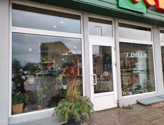 Flower and gift shop 