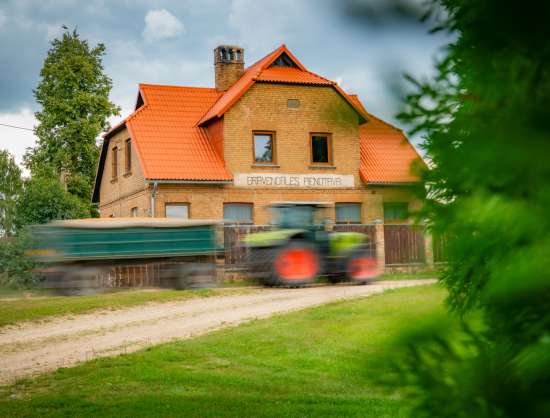 Brīvdienu māja “Grāvendāles pienotava”