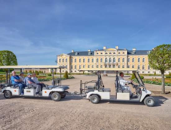 Excursion by electric car