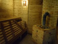 Skats uz atpūtas kompleksa kamīnzāles pirts telpu