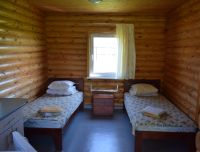 Iek&scaron;skats atpūtas kompleksa guļbaļķu namiņos - naktsmītnēs