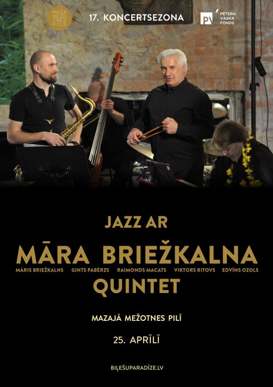 Jazz performance in palace 