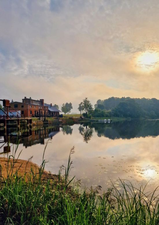 Päikesetõus SUP-laual Rundāle vesiveski järv